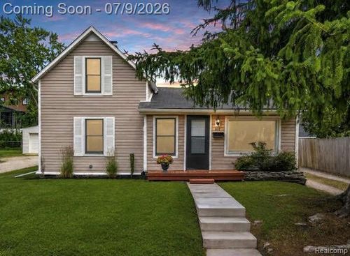 610 Quarter St, Rochester, MI, 48307-2650 | Card Image