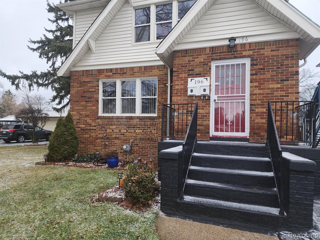 196 Bondale Ave Avenue, For Rent in Pontiac Zoocasa