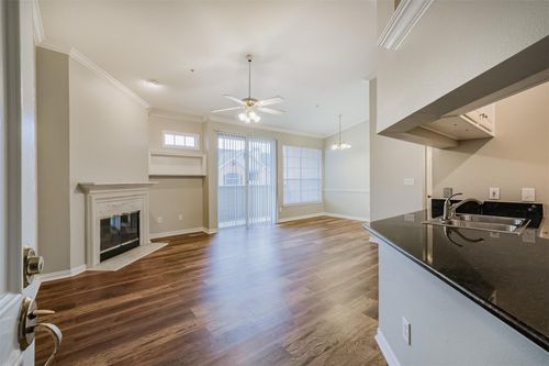 b304-2111 Welch St, Houston, TX, 77019-7607 | Card Image