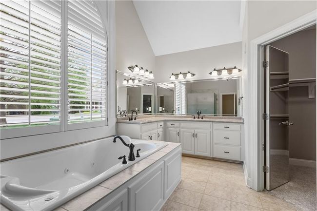 10505 River Hills Dr, House other with 4 bedrooms, 4 bathrooms and null parking in Parkville MO | Image 24