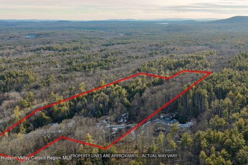 95 (75) W Saugerties Road, Woodstock, NY, 12498 | Card Image