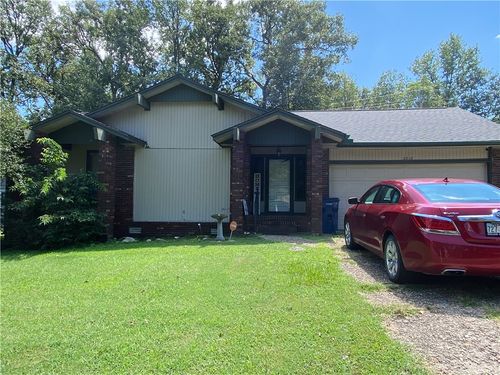 2212 W Tulsa St, Siloam Springs, AR, 72761-3824 | Card Image