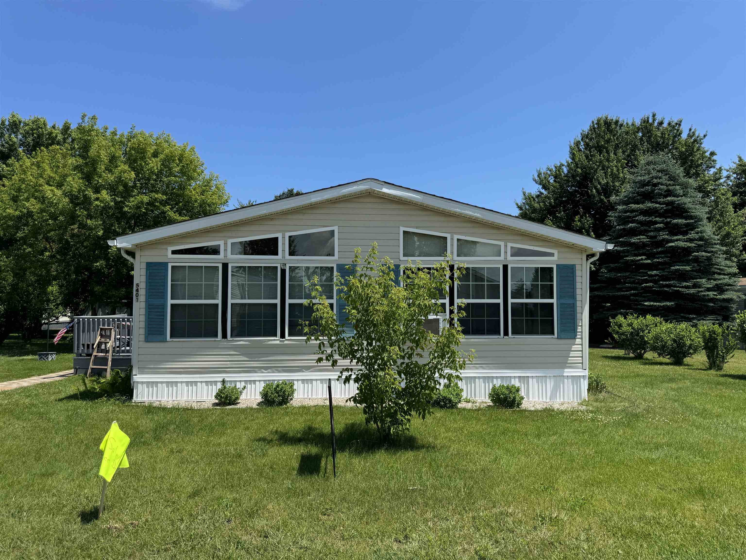 Spruce Dr, Croswell, MI 48422