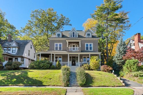 137 Girard Ave, Hartford, CT, 06105-2232 | Card Image