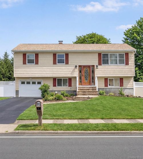 1682 Church St, Holbrook, NY, 11741-5917 | Card Image