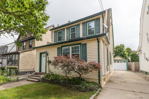 1st-fl-20 Starks Pl, Lynbrook, NY, 11563-4025 | Card Image