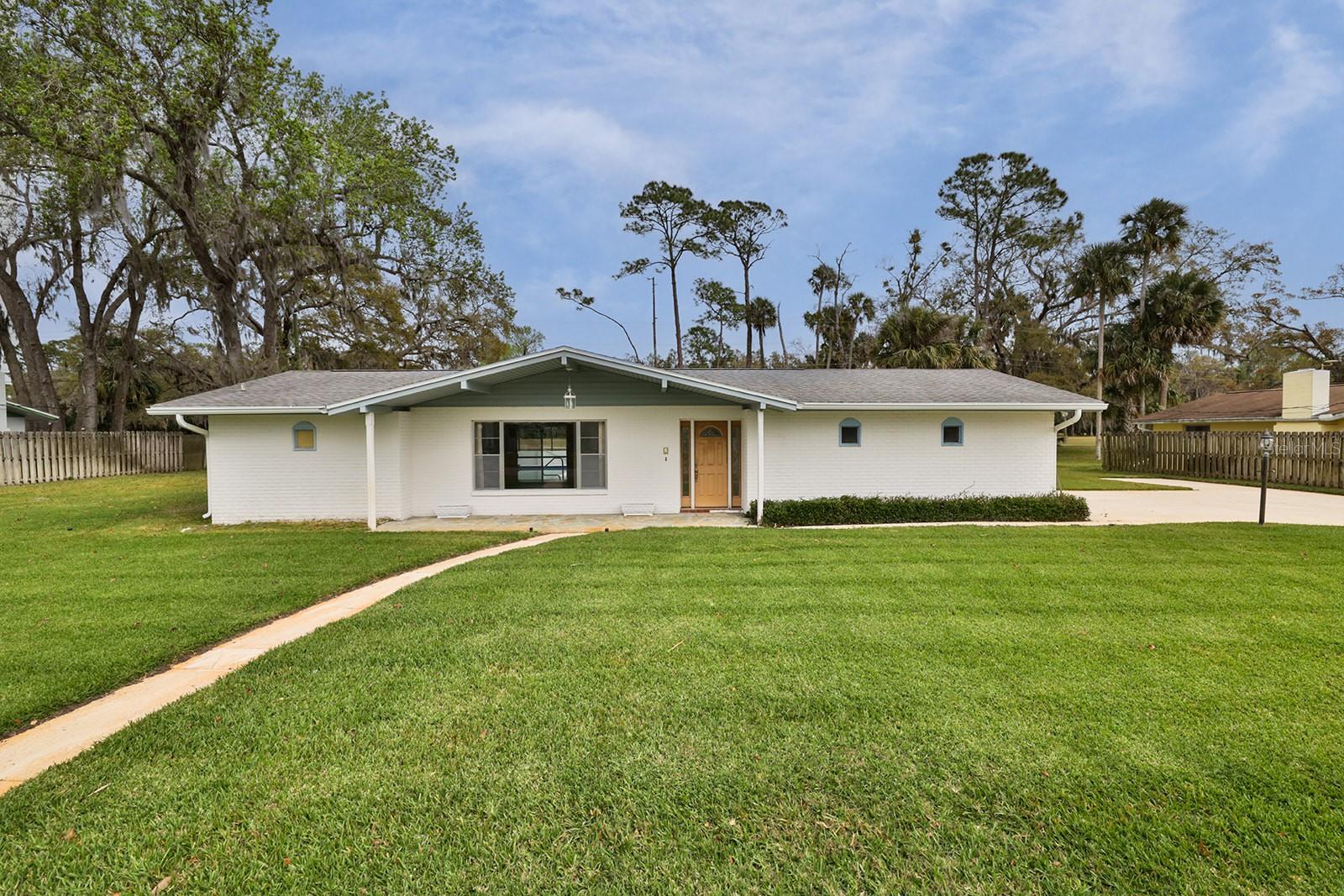 1341 Golfview Drive, For Sale in Daytona Beach Zoocasa