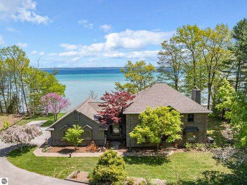 17744 Smokey Hollow Rd, Traverse City, MI, 49686-8709 | Card Image