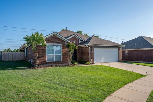 2720 Mountain Oaks Dr, Norman, OK, 73071-2165 | Card Image