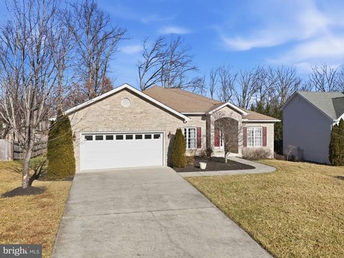 450 Canyon Rd, WINCHESTER, VA, 22602-7045 | Card Image