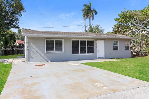 1425 Ne 29th St, Pompano Beach, FL, 33064-6827 | Card Image