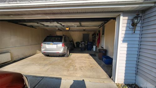 4107 Park Forest Dr, Flint, MI, 48507-2270 | Card Image