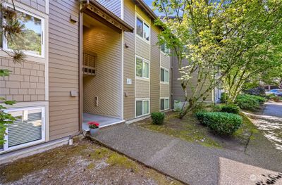 C302 - 204 Mountain Park Boulevard Sw, Condo with 3 bedrooms, 1 bathrooms and 1 parking in Issaquah WA | Image 2