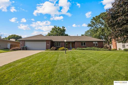 21716 Greenlawn Road, Omaha, NE, 68022-1905 | Card Image