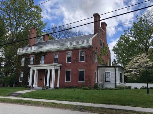11 Chestnut St, Exeter, NH, 03833-1860 | Card Image