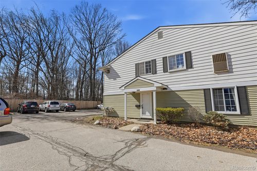 38261 Greenwood St, Westland, MI, 48185-8707 | Card Image