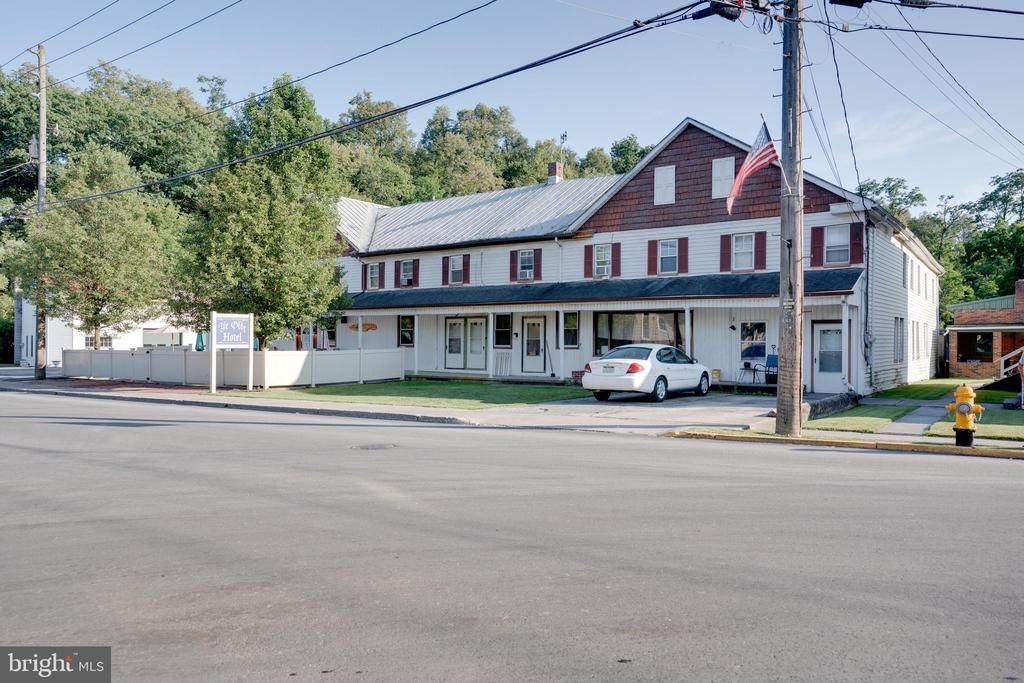 236 N Main St, Milroy, PA 17063