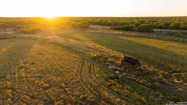 9239 Fm 133, Home with 7 bedrooms, 7 bathrooms and null parking in Cotulla TX | Image 74