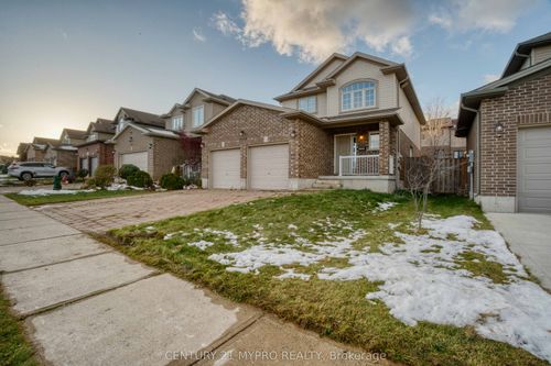 1114 Oakcrossing Rd, London, ON, N6H0E9 | Card Image