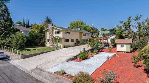 748 3rd Ave, Pinole, CA, 94564-2416 | Card Image