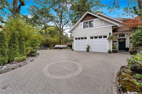 4151 Quadra St, Victoria, BC, V8X1L1 | Card Image