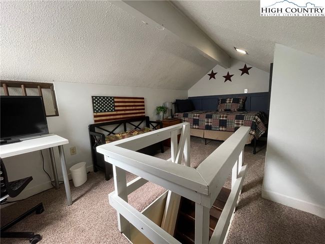 Upstairs loft space. | Image 21