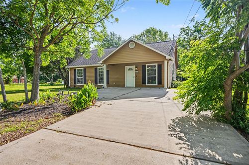 326 S Bell Dr, Texas City, TX, 77591-4241 | Card Image