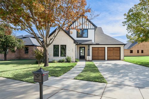 204 Pecan St, Roanoke, TX, 76262-8687 | Card Image