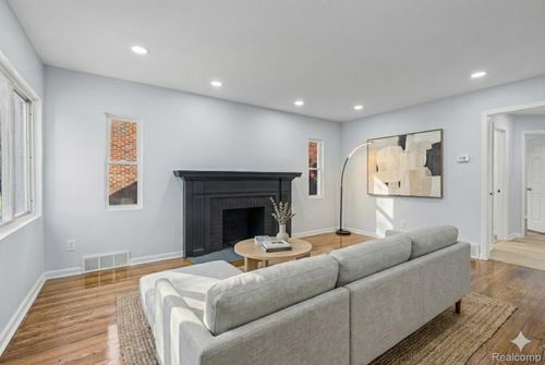 10130 Somerset Ave, Detroit, MI, 48224-2551 | Card Image