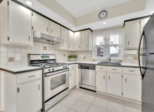 4-131 Beacon St, Chelsea, MA, 02150-1709 | Card Image