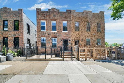 1032 Metcalf Ave, Bronx, NY, 10472-6002 | Card Image