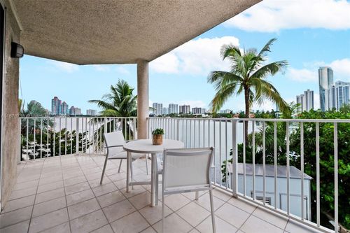 apt-320-18260 N Bay Rd, Sunny Isles Beach, FL, 33160-2752 | Card Image