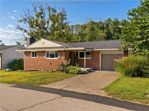 411 Circle Dr, Hurricane, WV, 25526-1633 | Card Image