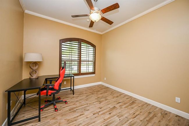 Downstairs Guest Suite with Full Bath in Front | Image 7