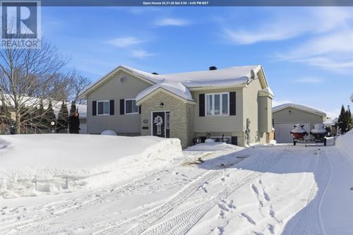 129 Simon Ave, Sault Ste. Marie, ON, P6A6T1 | Card Image