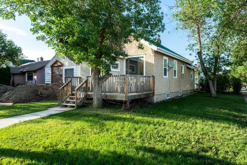 402 Main Street, Trochu, AB, T0M2C0 | Card Image