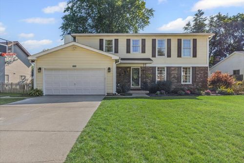 835 Glendale Dr, Crystal Lake, IL, 60014-8430 | Card Image