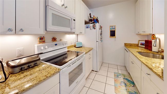 B - 11 Apache Dr, Condo with 2 bedrooms, 1 bathrooms and 2 parking in Westerly RI | Image 10