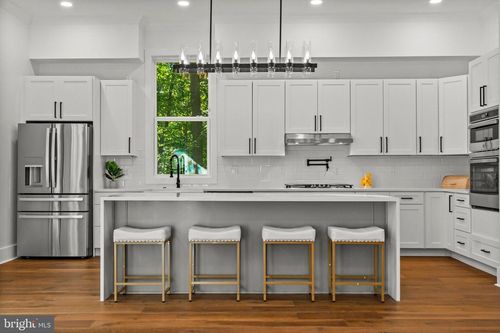 811 Sligo Creek Pkwy, TAKOMA PARK, MD, 20912-5807 | Card Image