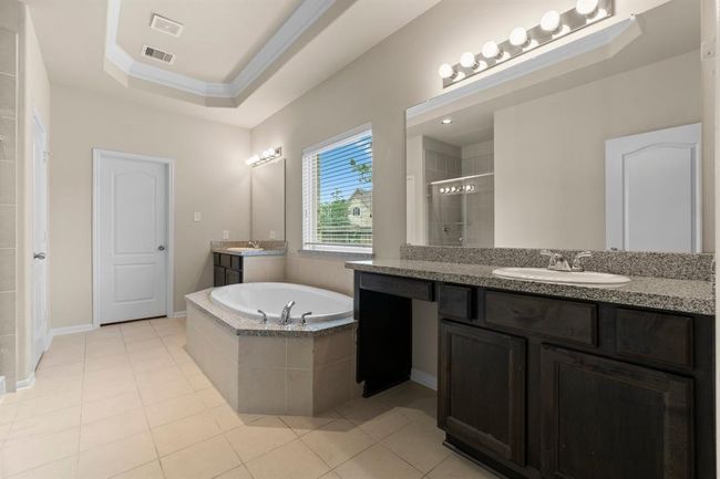En-suite bathroom | Image 19