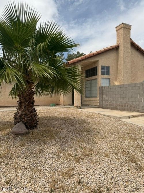 6204 Caprino Ave, Las Vegas, NV, 89108-3852 | Card Image