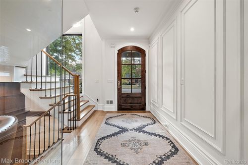 2438 Evergreen Dr, Royal Oak, MI, 48073-3154 | Card Image