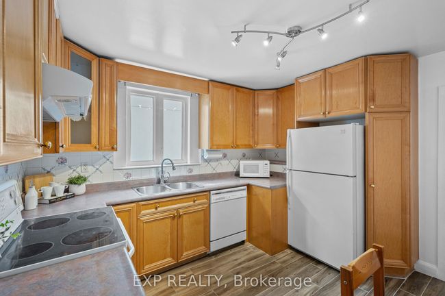 27 Stock Ave, House other with 3 bedrooms, 2 bathrooms and 6 parking in Etobicoke ON | Image 5