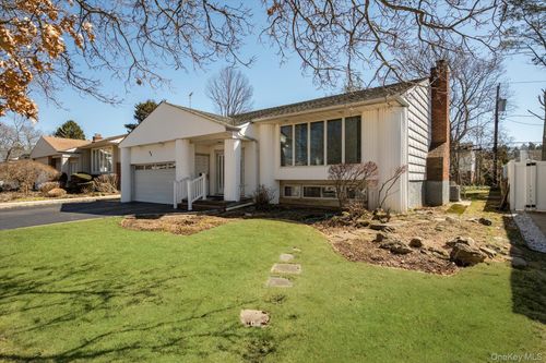 42 Netto Ln, Plainview, NY, 11803-3130 | Card Image