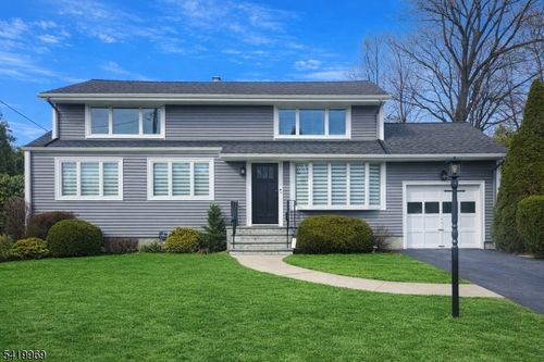 217 Sweetbriar Pl, Paramus, NJ, 07652-4759 | Card Image