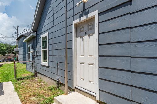 b-2801 Virginia St, Baytown, TX, 77520-6007 | Card Image