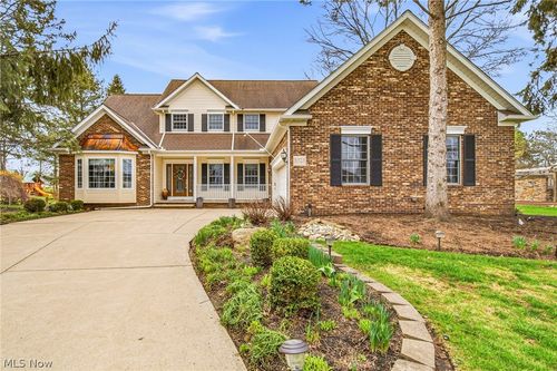 8028 Eleanor Ct, Mentor, OH, 44060-5937 | Card Image