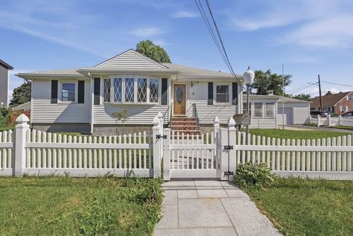 7 Dewey Ave, Woburn, MA, 01801-6325 | Card Image