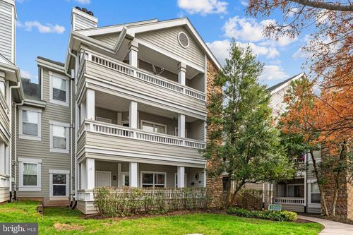 105-13058 Autumn Woods Way, FAIRFAX, VA, 22033-5136 | Card Image