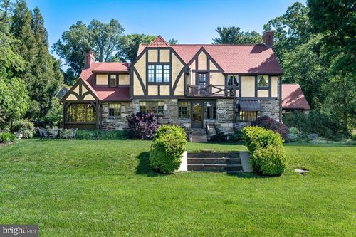 105 Stratford Ln, WALLINGFORD, PA, 19086-6032 | Card Image